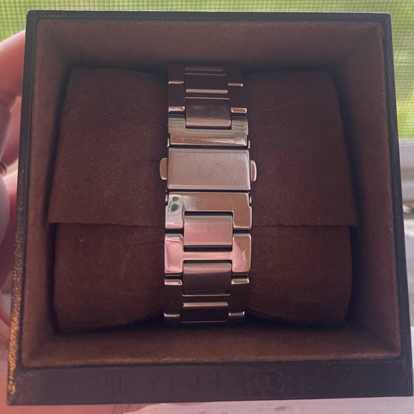 Michael Kors Oversized “Camille” Pavé Silver Tone Watch ** READ DESCRIPTION - Picture 3 of 7